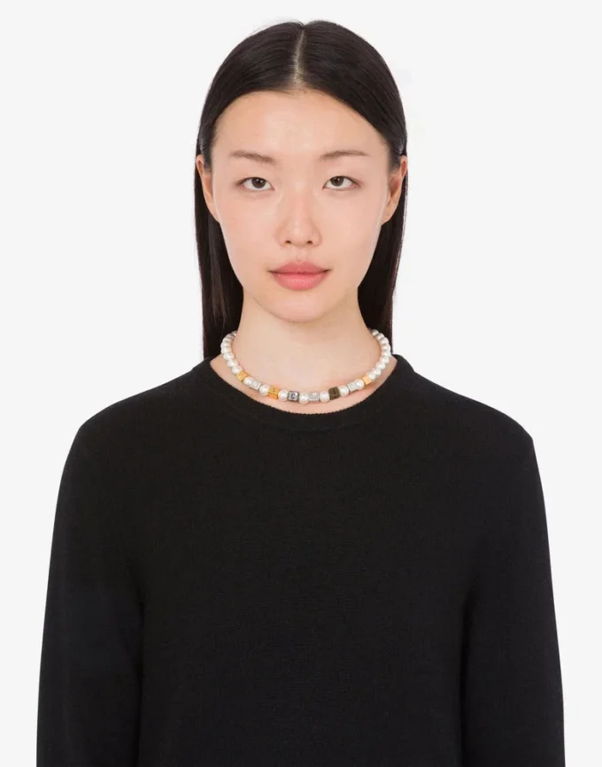 Chokerhalsband med pärlor