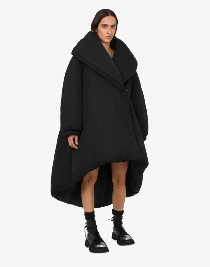 Oversized dunjacka i tekniskt tyg