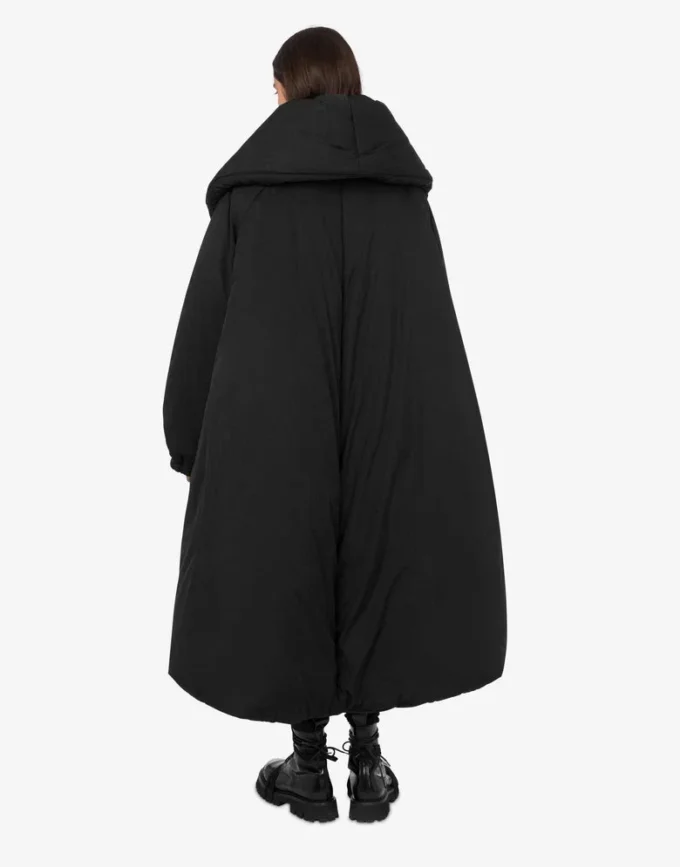 Oversized dunjacka i tekniskt tyg