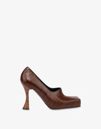 Pumps i kalvskinn med krokodilmönster