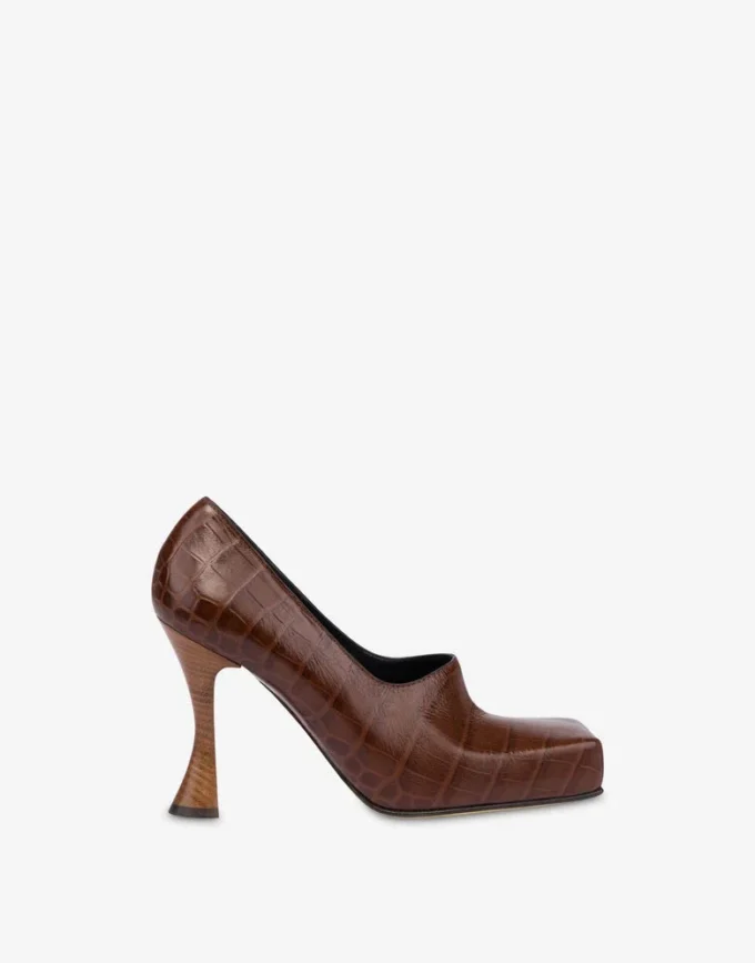 Pumps i kalvskinn med krokodilmönster
