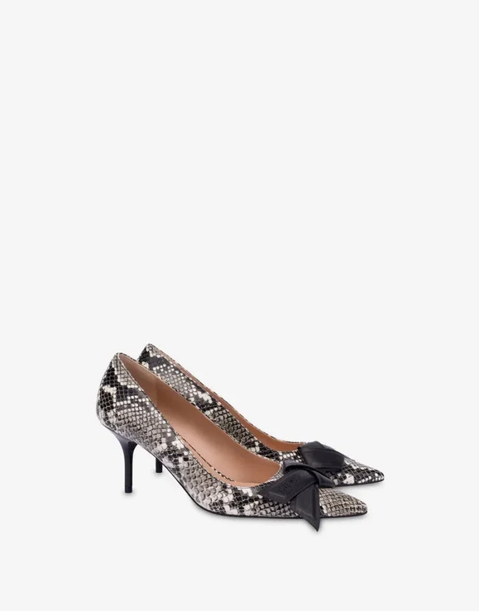 Pumps i kalvskinn med pytonmönster