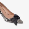 Pumps i kalvskinn med pytonmönster