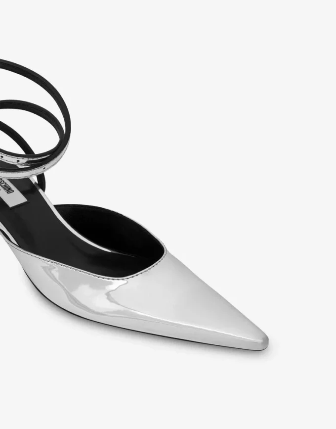 Pumps med spegeleffekt