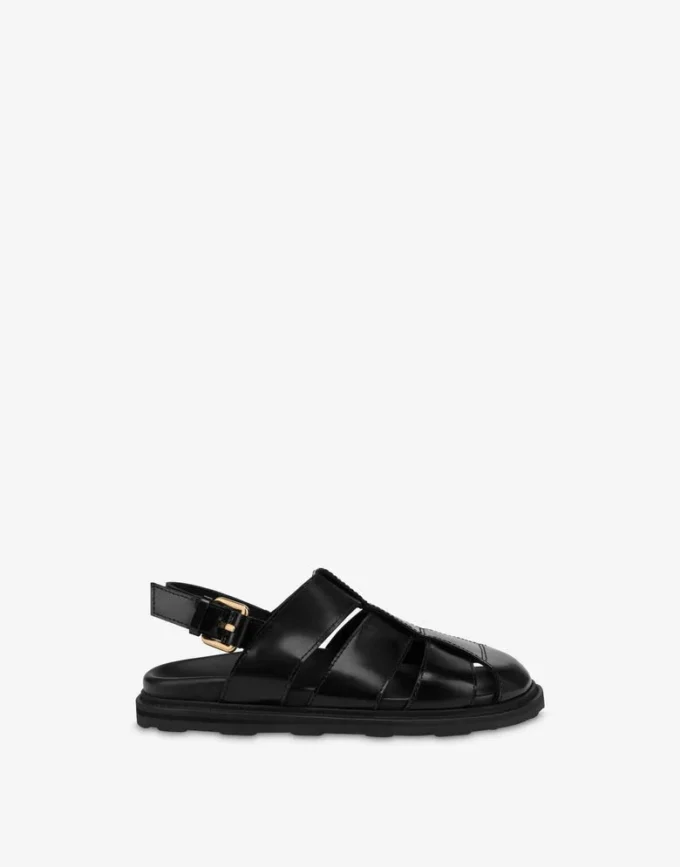 Sandaler i borstat kalvskinn