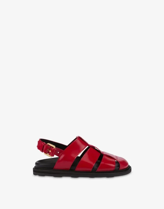 Sandaler i borstat kalvskinn