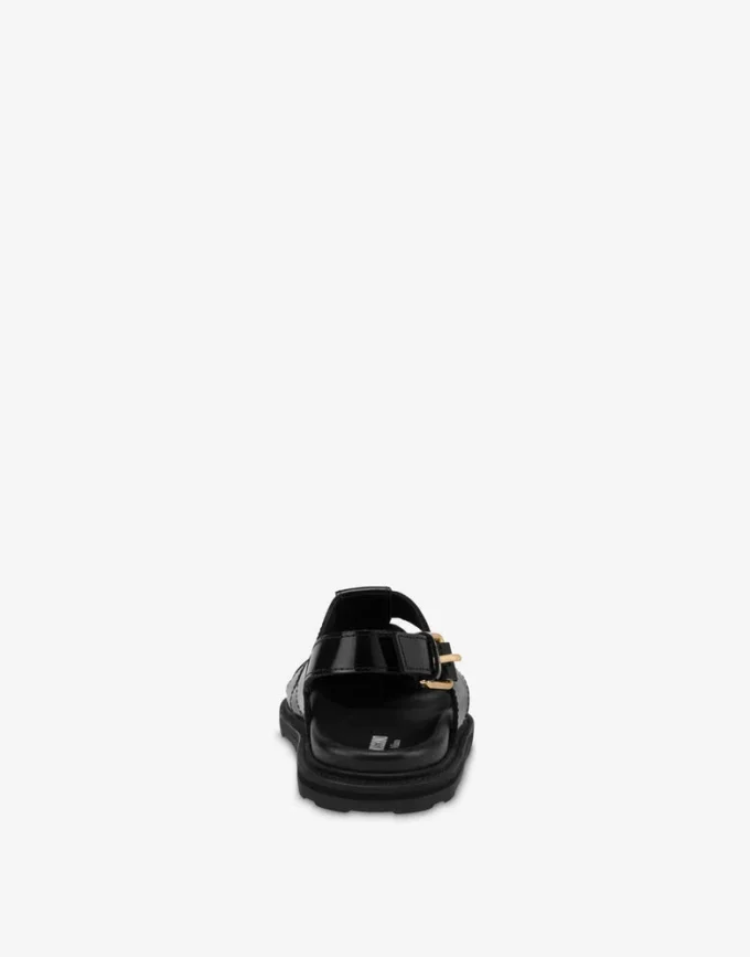Sandaler i borstat kalvskinn