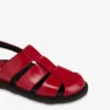 Sandaler i borstat kalvskinn
