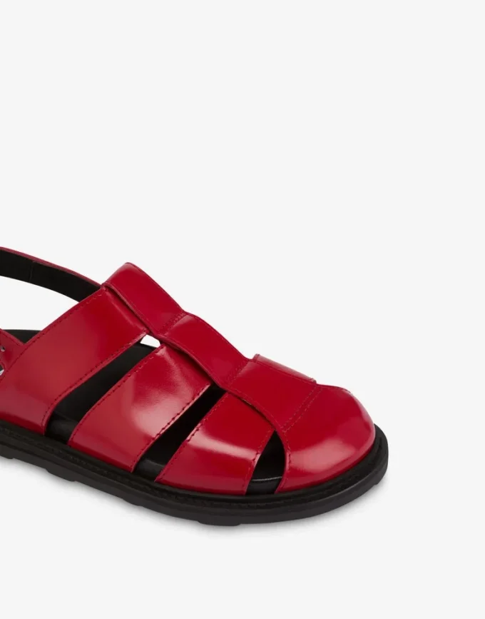 Sandaler i borstat kalvskinn