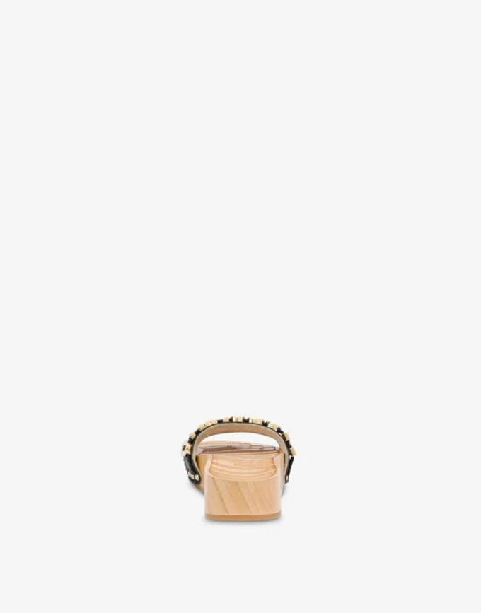 Sandaler i kalvskinn och trä