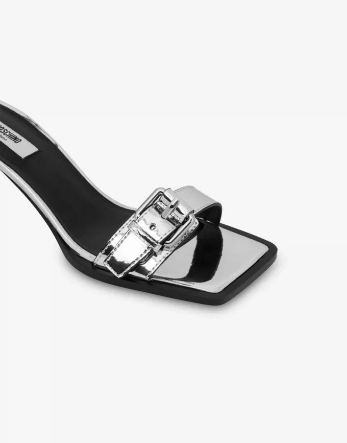 Sandaler med spegeleffekt