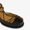 Snörda höga kalfsandaler