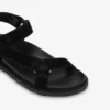 Sportiga sandaler i kalvskinn