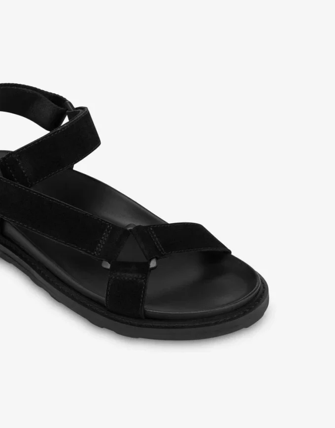 Sportiga sandaler i kalvskinn