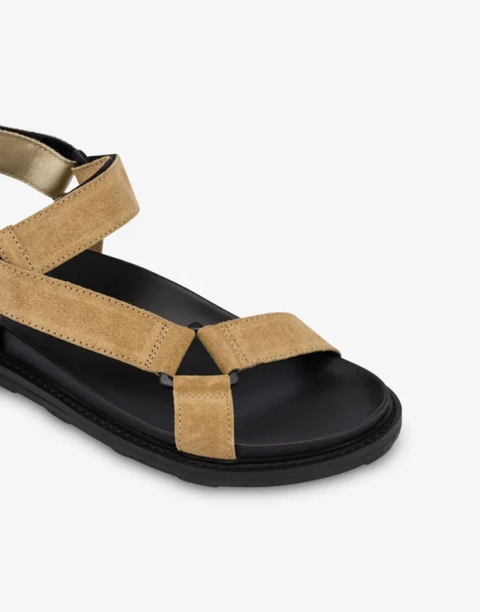 Sportiga sandaler i kalvskinn
